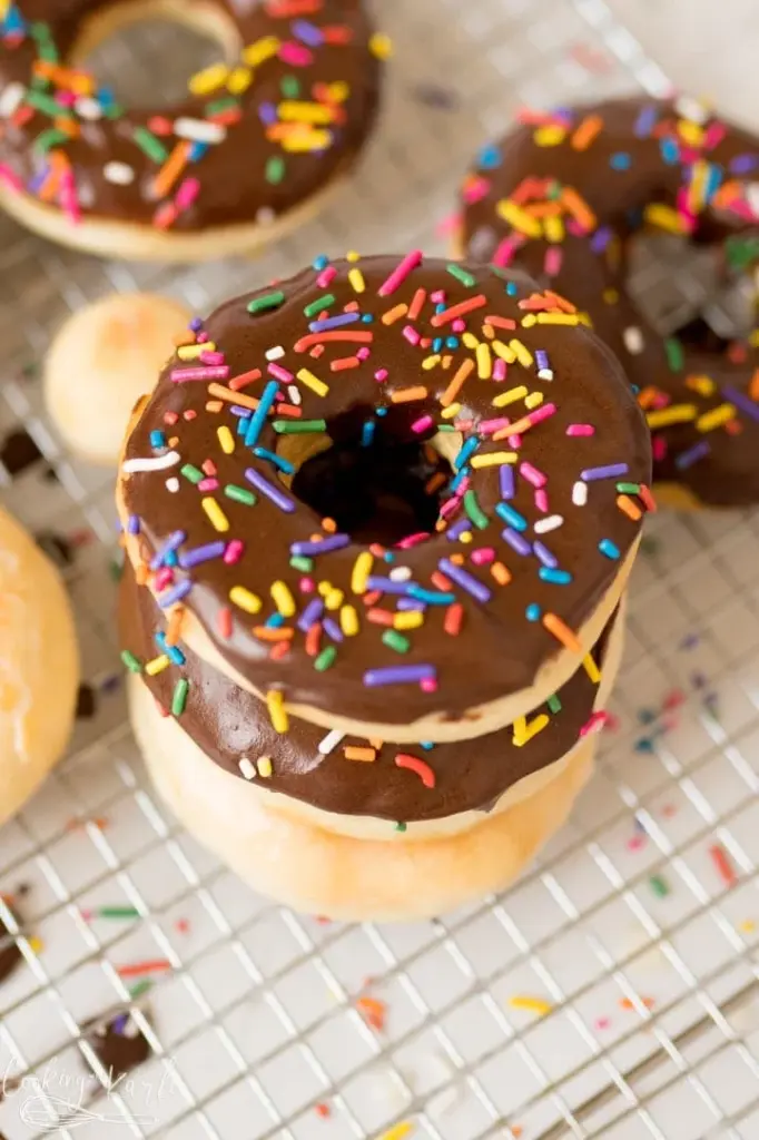 CONFETTI DONUT BAKED